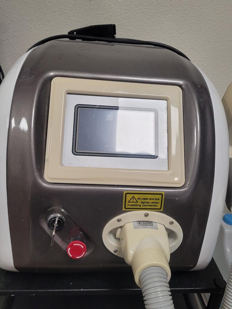 Profesionele q switch laser voor pigmenten /tatoo, Ophalen of Verzenden, Zwart, Gehele gezicht