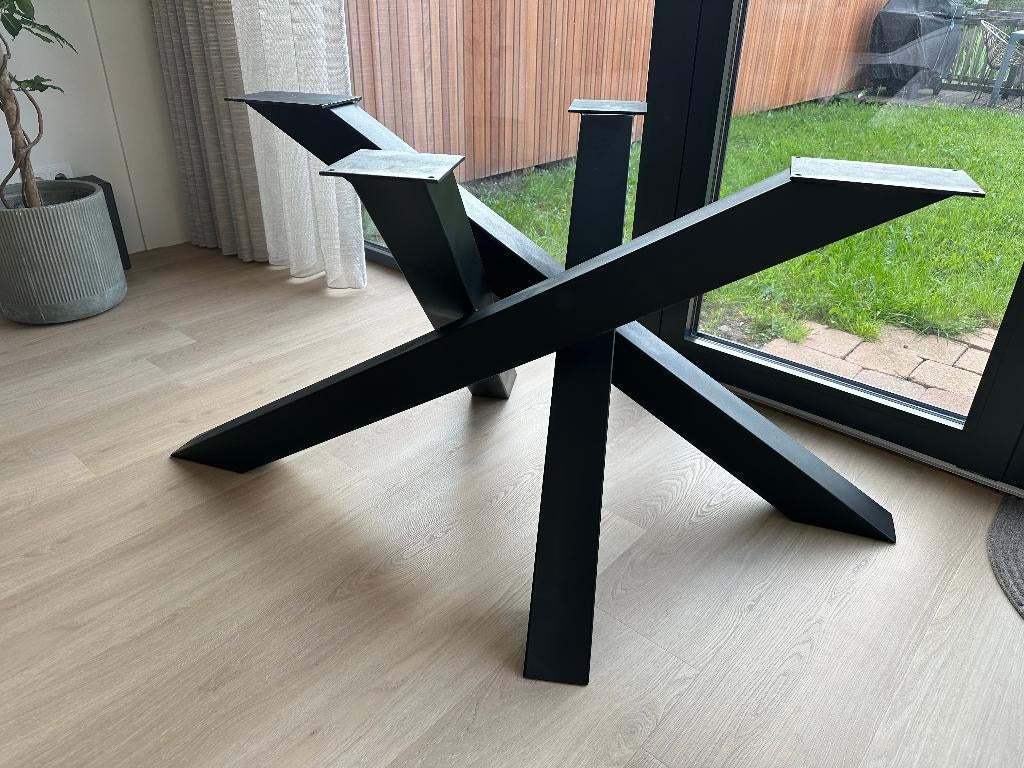 Industriële stalen spinpoot / matrixpoot matzwart nieuw €495, Huis en Inrichting, Tafelonderdelen, Ophalen, Tafelpoot, 100 tot 150 cm