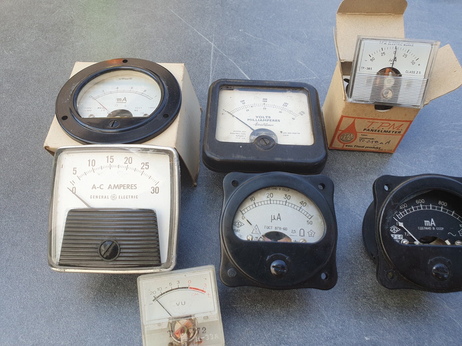 Vintage meters: ampèremeters, voltmeters, paneelmeter, Ophalen of Verzenden, Gebruikt