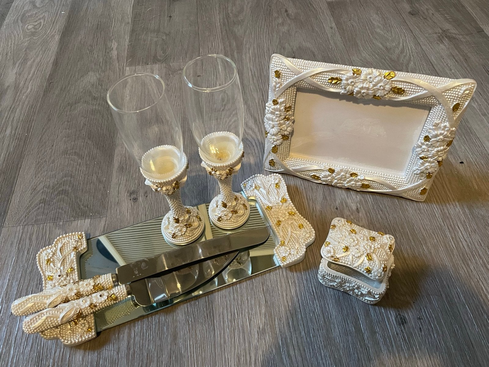 Bruiloftset, wit met goud, Ophalen, Zo goed als nieuw