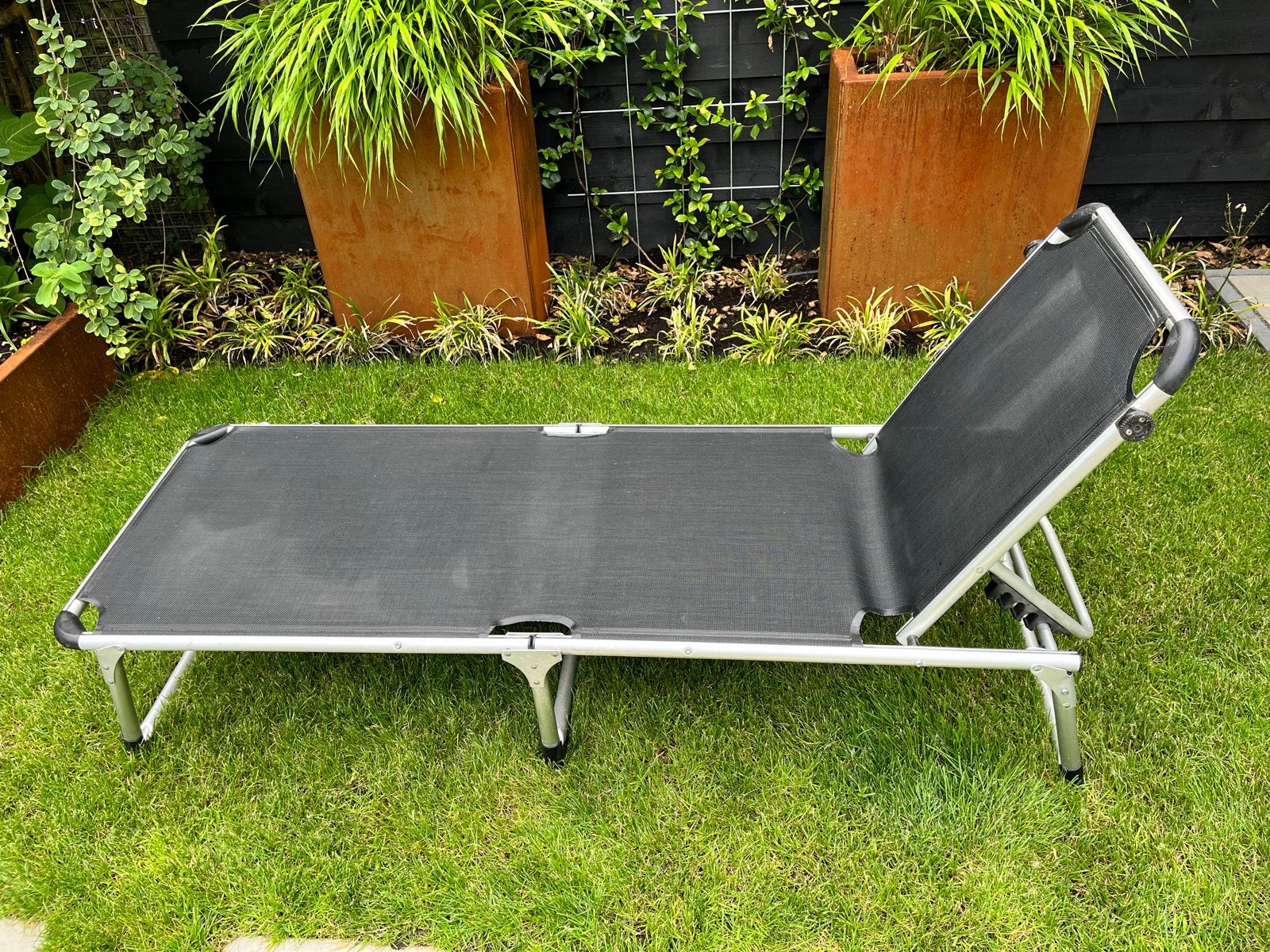 Verstelbaar ligbed - Zwart met aluminium frame, Tuin en Terras, Ophalen, Gebruikt, Aluminium, Verstelbaar
