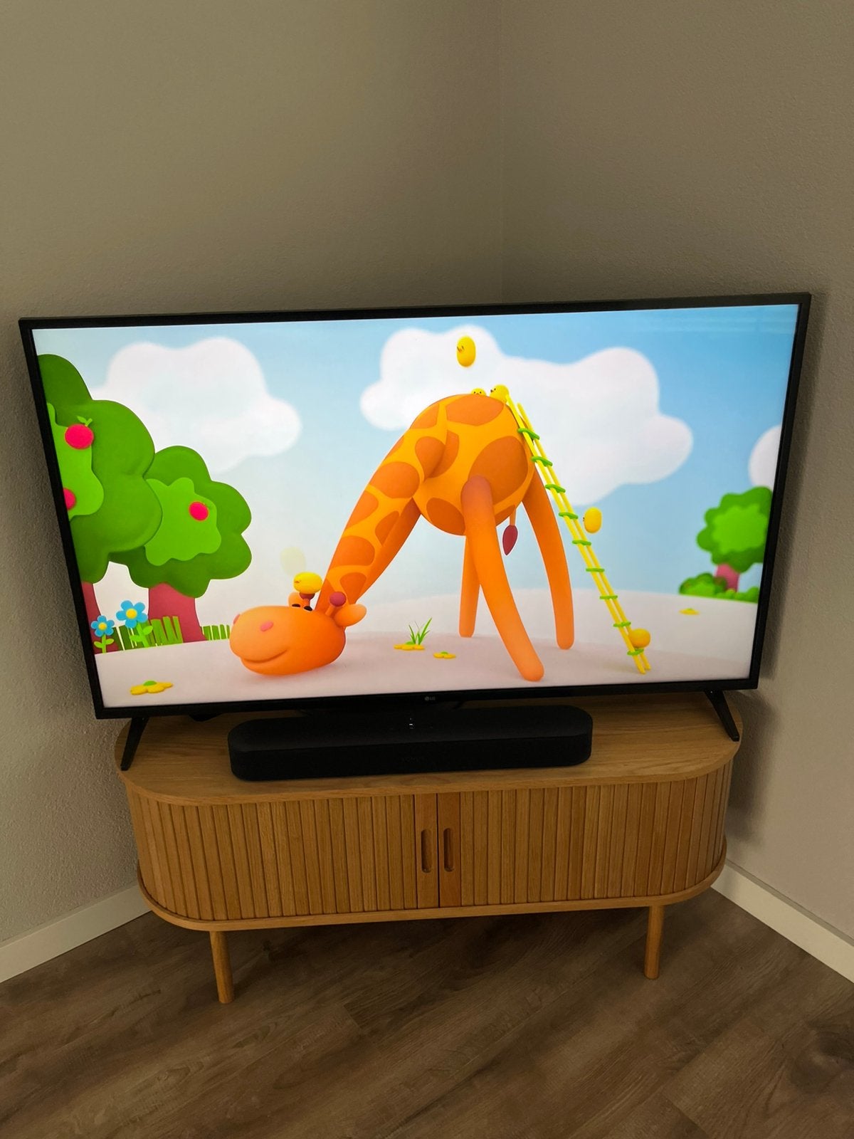 In goede staat verkerende LG TV 55 inch, Ophalen, 50 Hz, Zo goed als nieuw, 100 cm of meer