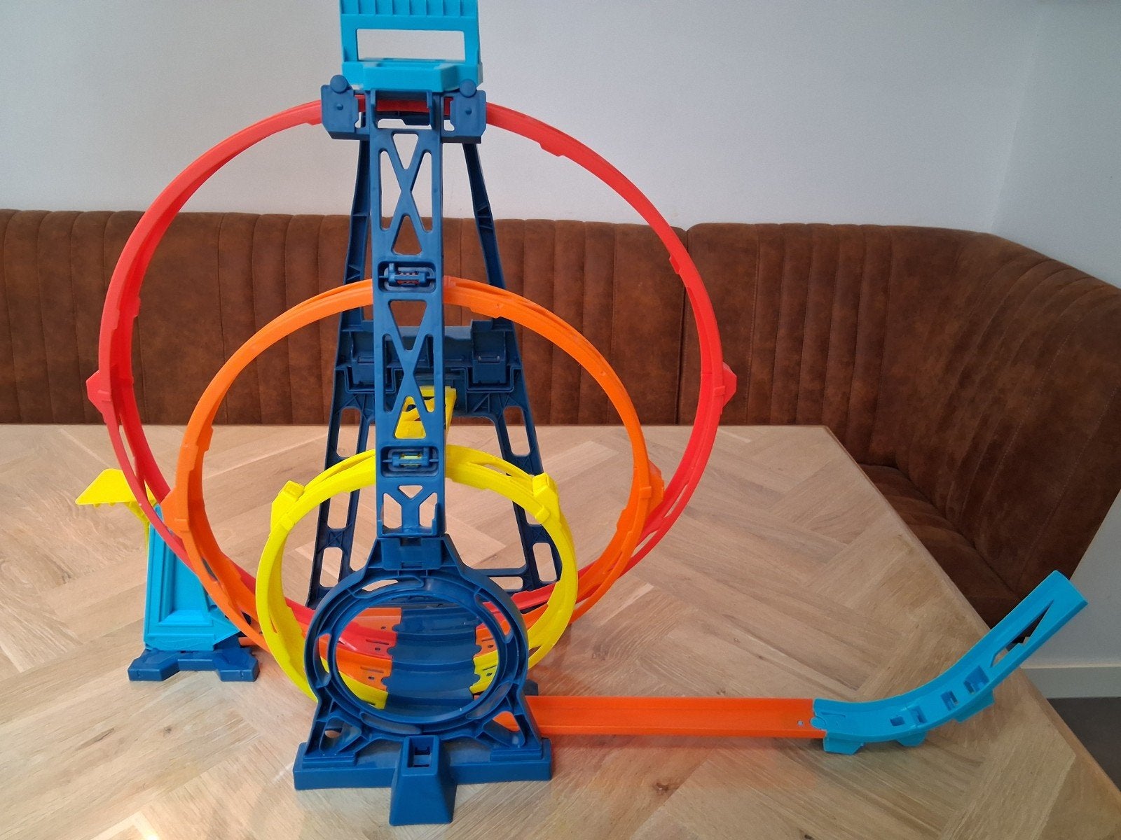 hot wheels racebaan wasstraat haai en oplegger, Ophalen, Racebaan, Zo goed als nieuw, Hot Wheels