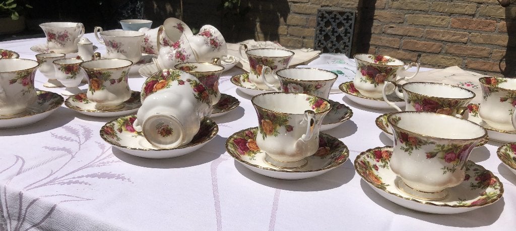 Servies, Royal Albert - Old Country Roses Bone China., Antiek en Kunst, Ophalen