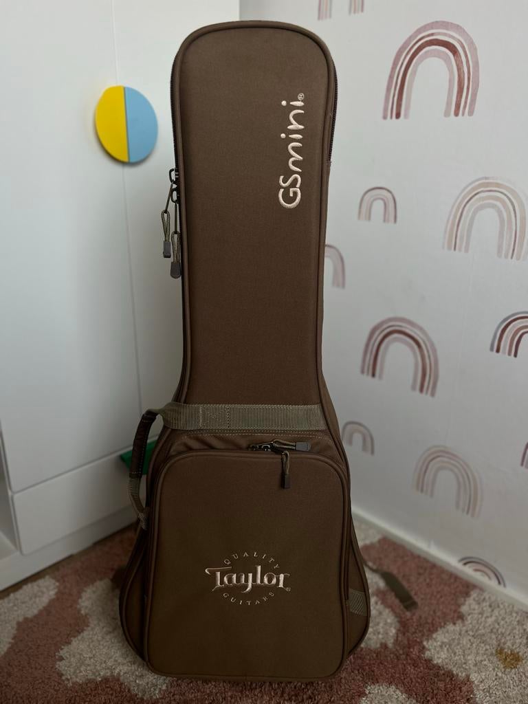 Taylor GS Mini Gitaartas - Zo goed als nieuw, Tan kleur, Muziek en Instrumenten, Instrumenten | Toebehoren, Zo goed als nieuw
