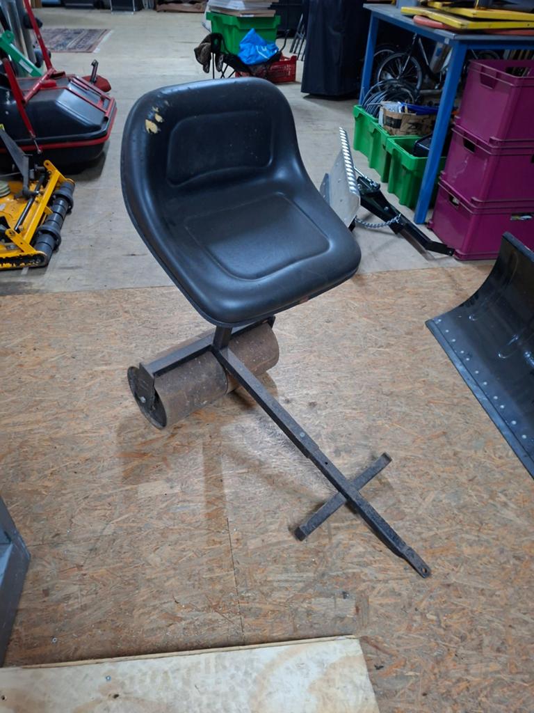 Sulky voor Achter zitmaaier , of tweewielige tractor, Ophalen of Verzenden