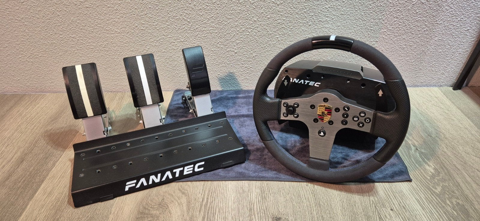 Fanatec CSL Elite Racing Wheel, Pedalen en Base, Racestuur, Force feedback, Zo goed als nieuw, Fanatec