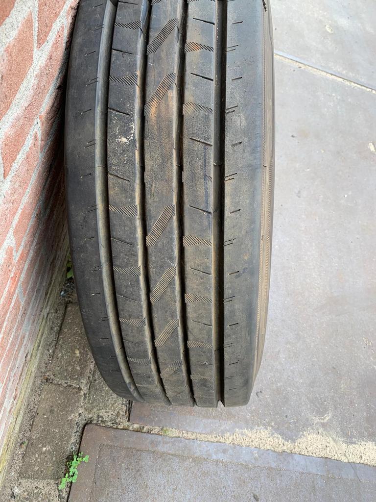 Vrachtwagenband 265/70/19,5 op 10 gaats velg 13 mm, Auto-onderdelen, Vrachtwagen-onderdelen, Ophalen, Overige merken