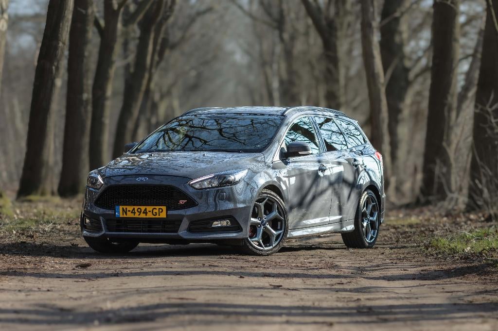 Ford Focus 2.0 Ecoboost 270PK Stealth Grey 2015, Auto's, 15 km/l, Zwart, 4 cilinders, Leder