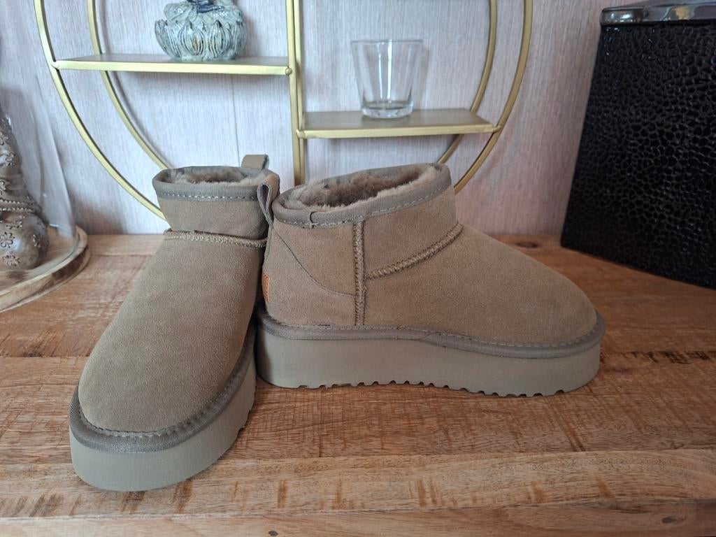 Ugg Classic Ultra Mini - Maat 36 - Nieuw!, Kleding | Dames, Schoenen, Ophalen, Bruin, Lage of Enkellaarzen, Nieuw
