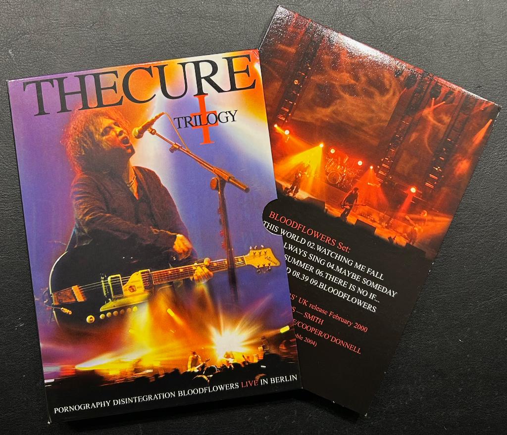 THE CURE - Trilogy ( Boxset 2 DVDs ), Cd's en Dvd's, Cd's | Rock, Zo goed als nieuw, Poprock, Ophalen of Verzenden