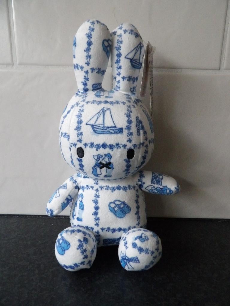 Nieuw met kaartjes Nijntje knuffel All-over print sitting De, Kinderen en Baby's, Speelgoed | Knuffels en Pluche, Nieuw, Konijn