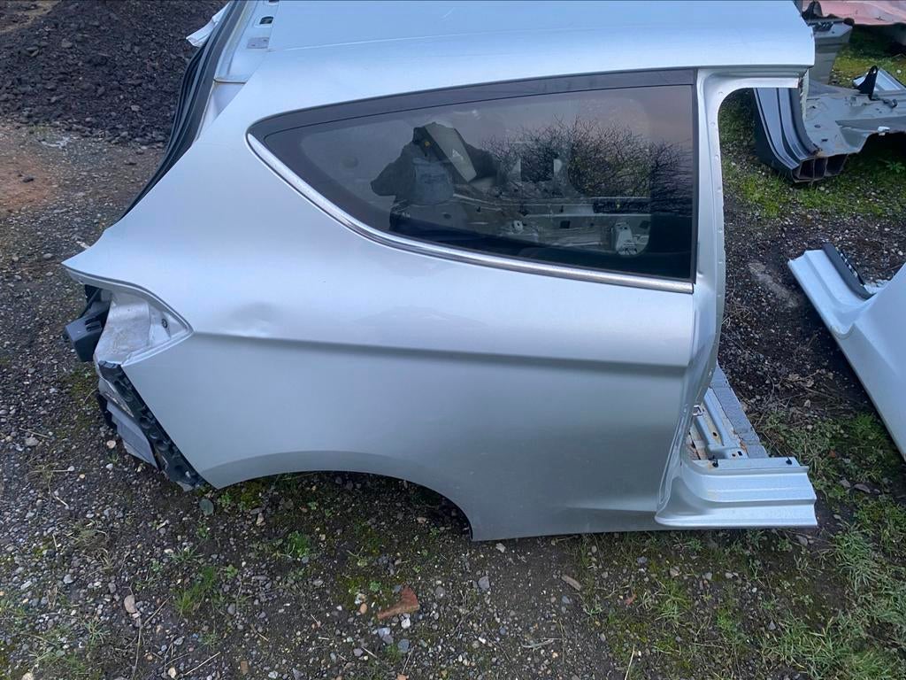 FORD FIESTA MK8 SIDE PANEL 2017 / 2023 RH, Ophalen, Gebruikt, Ford, Bumper