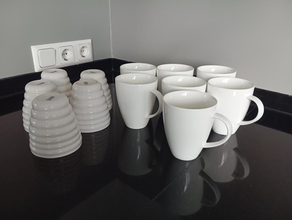 12 witte mokken in één koop, Huis en Inrichting, Keuken | Servies, Gebruikt, Verzenden, Keramiek, Effen
