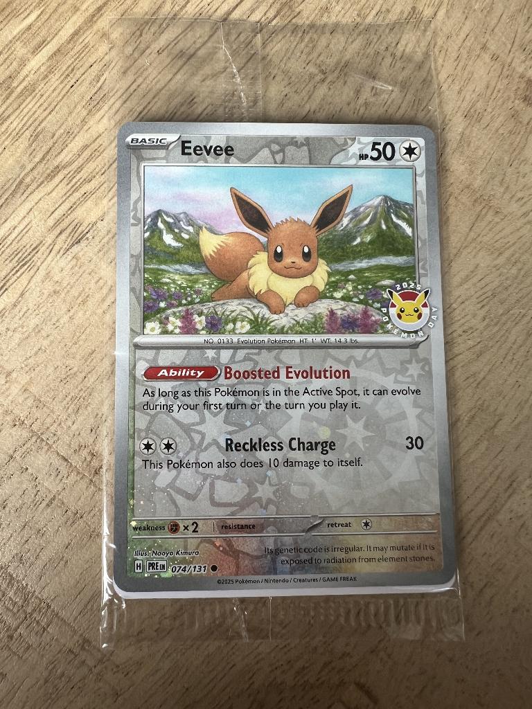 074/131 PRE - Pokémon Day 2025 - Sealed Stamped Promo Card, Ophalen of Verzenden, Nieuw