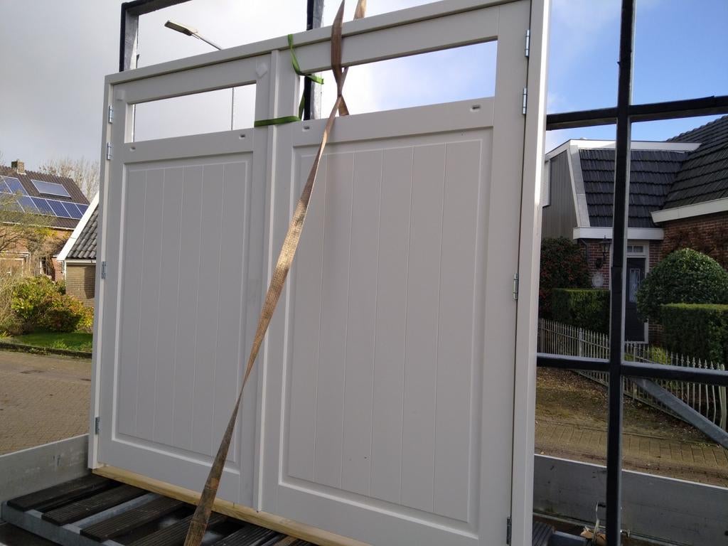 Kozijn met dubbele garage deuren, Ophalen, Nieuw, Buitendeur, Hout