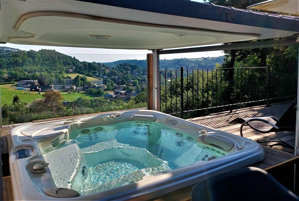 Ardennen Durbuy luxe vakantiewoning te huur met pracht zicht, 2 slaapkamers, In bos, Eigenaar, Landhuis of Villa