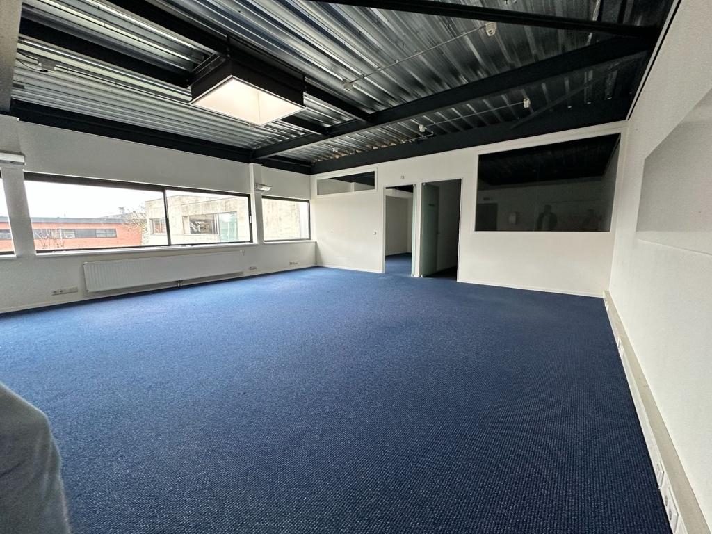 In zeer goede staat kantoor, bestaande uit 3 ruimtes, Almere, Zakelijke goederen, Bedrijfs Onroerend goed, Kantoorruimte, Huur