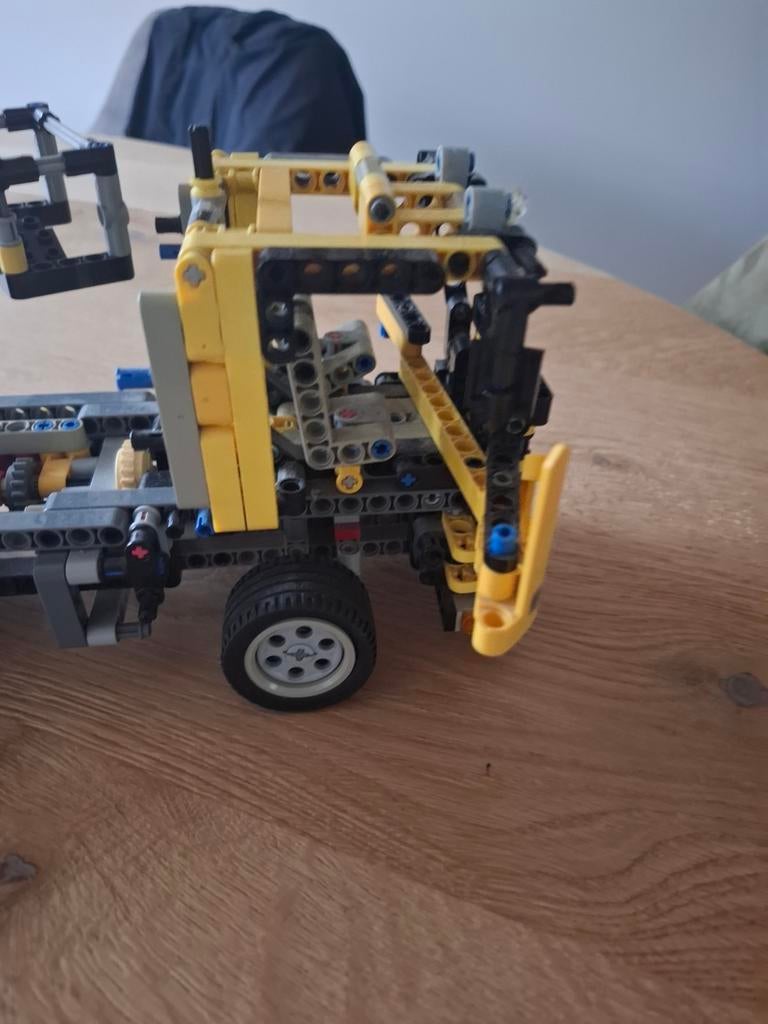 Technisch lego vrachtwagen met hefboom, Kinderen en Baby's, Speelgoed | Duplo en Lego, Ophalen of Verzenden, Gebruikt, Complete set
