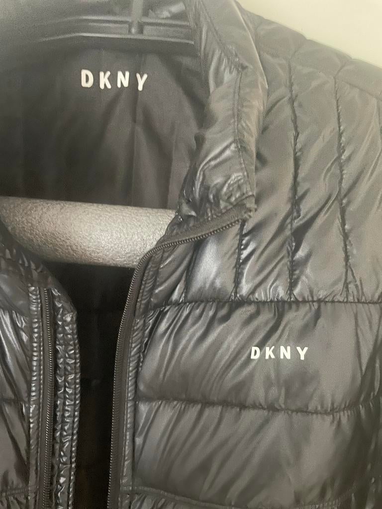 Mooie, lichte DKNY donsjas, Ophalen of Verzenden, Zo goed als nieuw, Maat 56/58 (XL), Zwart