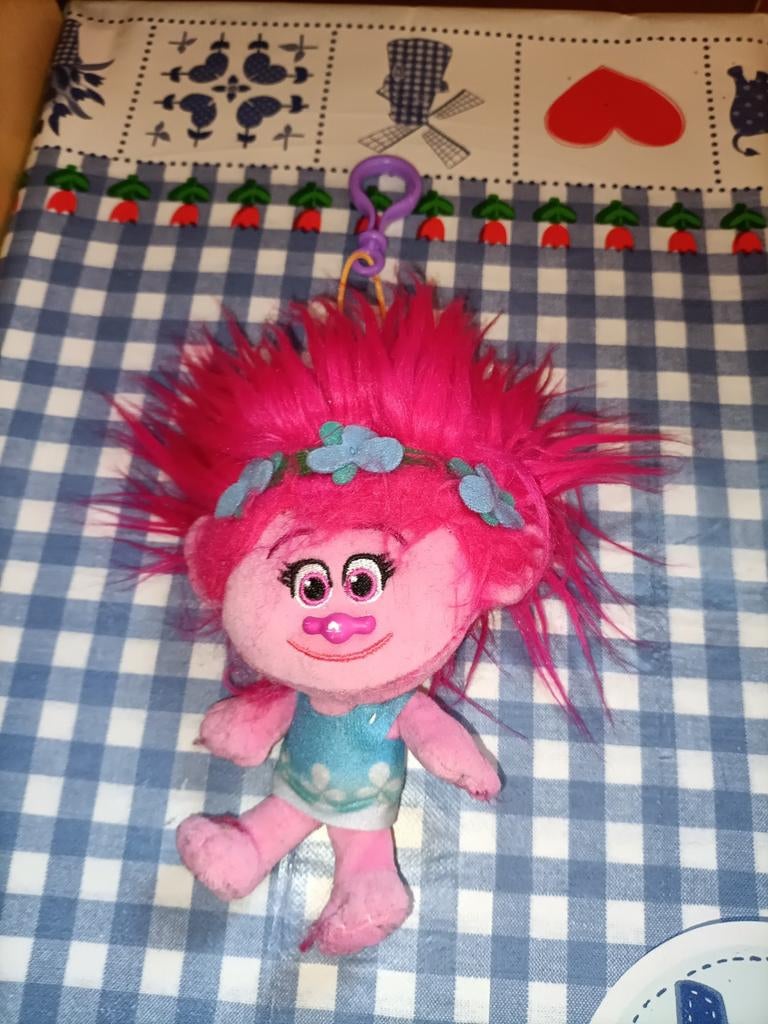 Trolls sleutelhanger knuffel 18 cm Dreamworks, Ophalen of Verzenden, Zo goed als nieuw, Knuffel of Figuurtje