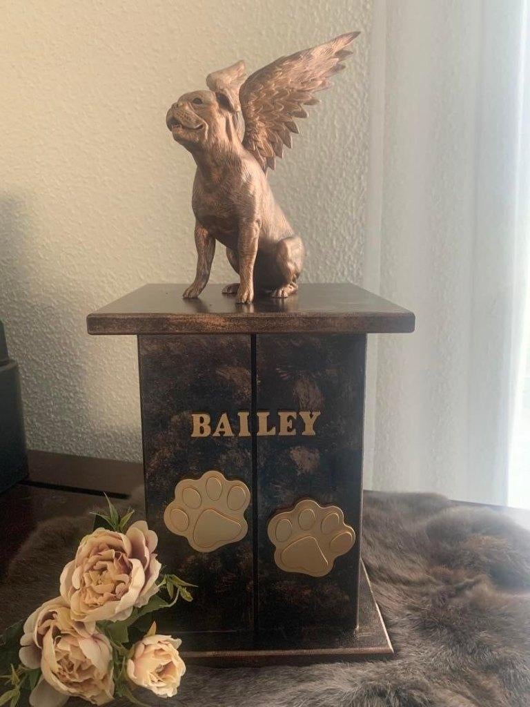 Bulldog Old Engels met vleugels in brons of zilver op urn, Ophalen of Verzenden, Nieuw