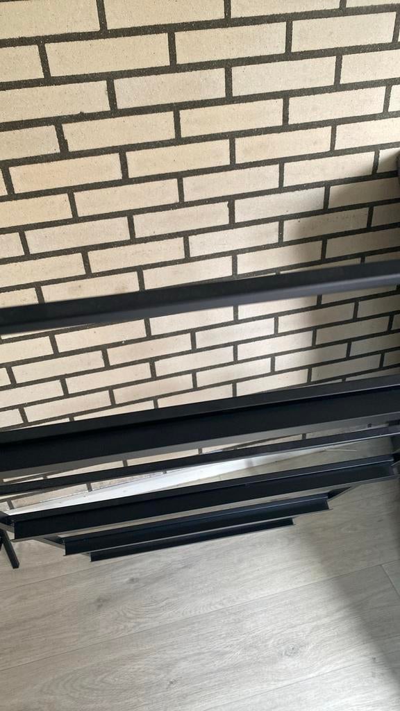 Metalen wandrekken presentaties, Ophalen of Verzenden, Gebruikt