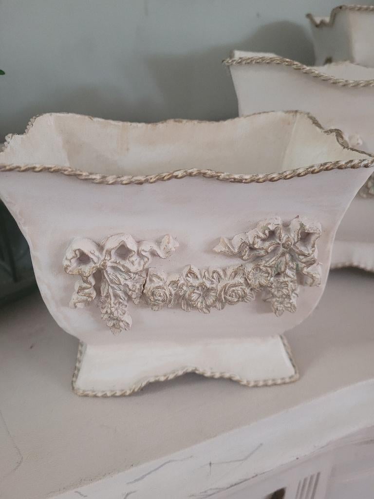 Nieuwe metalen barokke bloempotten vanaf 9.95, Tuin en Terras, Heikant 21 Kaatsheuvel, Belle Vieille Brocante, Ophalen of Verzenden
