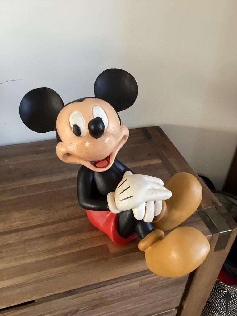 Vintage Micky Mouse beeld zittend, Ophalen of Verzenden, Mickey Mouse, Zo goed als nieuw, Beeldje of Figuurtje