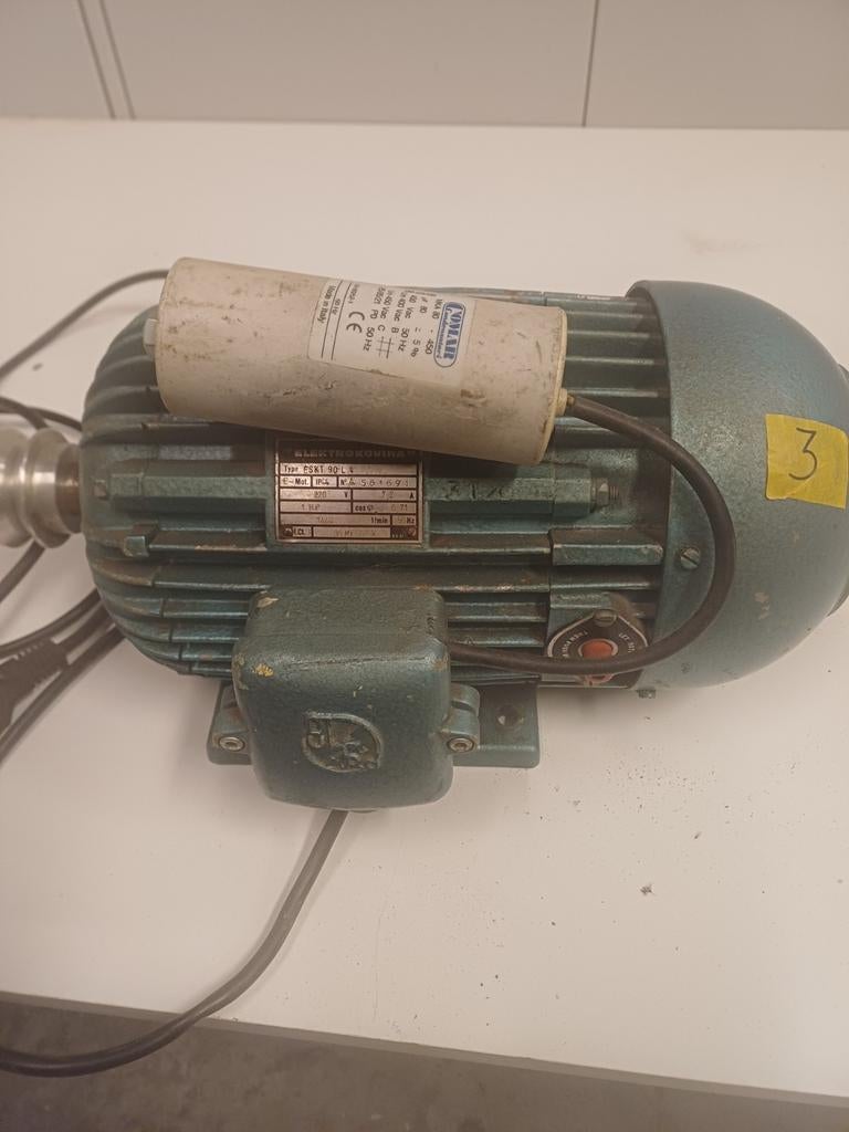 Elektromotor  electro motor 220 v, Doe-het-zelf en Verbouw, Motoren, Ophalen of Verzenden, Gebruikt, Elektromotor, 1400 tot 1800 rpm