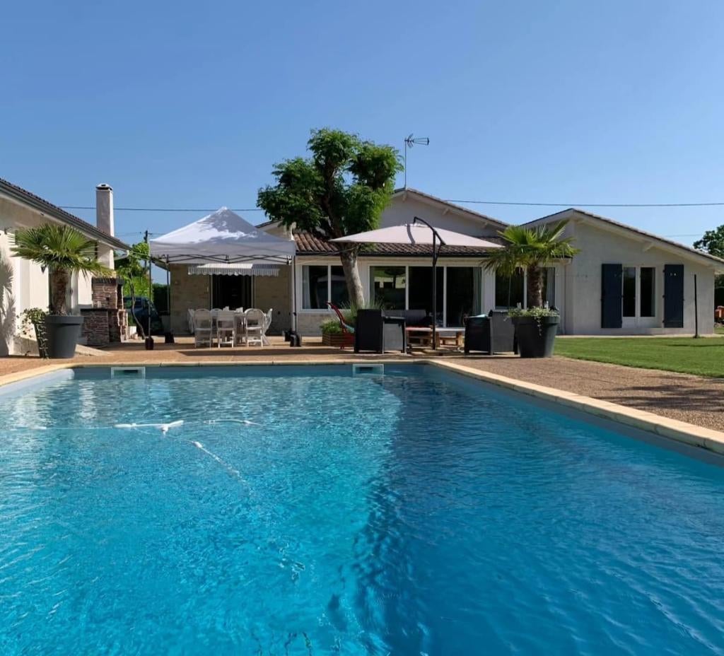 Luxe villa Frankrijk Dordogne met privé zwembad 12 personen, Vakantie, 12 personen, 4 of meer slaapkamers, Dorp, Dordogne