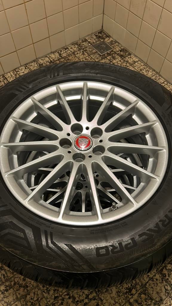 Zeer nette velgen met banden Jaguar Landrover. Weg=Weg!, Ophalen, 18 inch, 235 mm, All Season