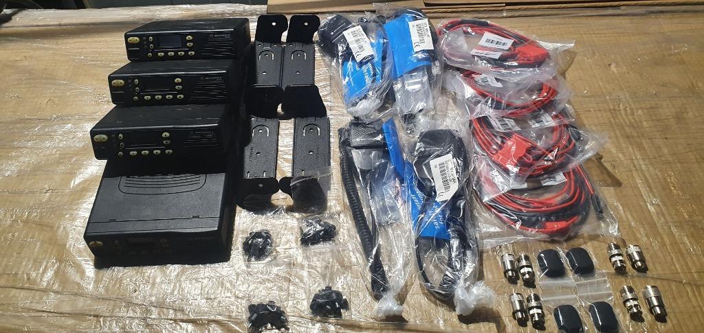 MOTOROLA VHF MOBILOFOONS, Ophalen, Zo goed als nieuw, Zender en Ontvanger
