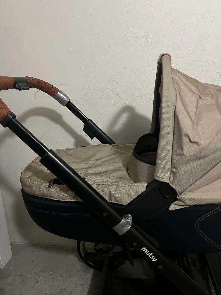 Mutsy Igo kinderwagen - beige - voor klein budget, Kinderen en Baby's, Kinderwagens en Combinaties, Gebruikt, Kinderwagen, Mutsy