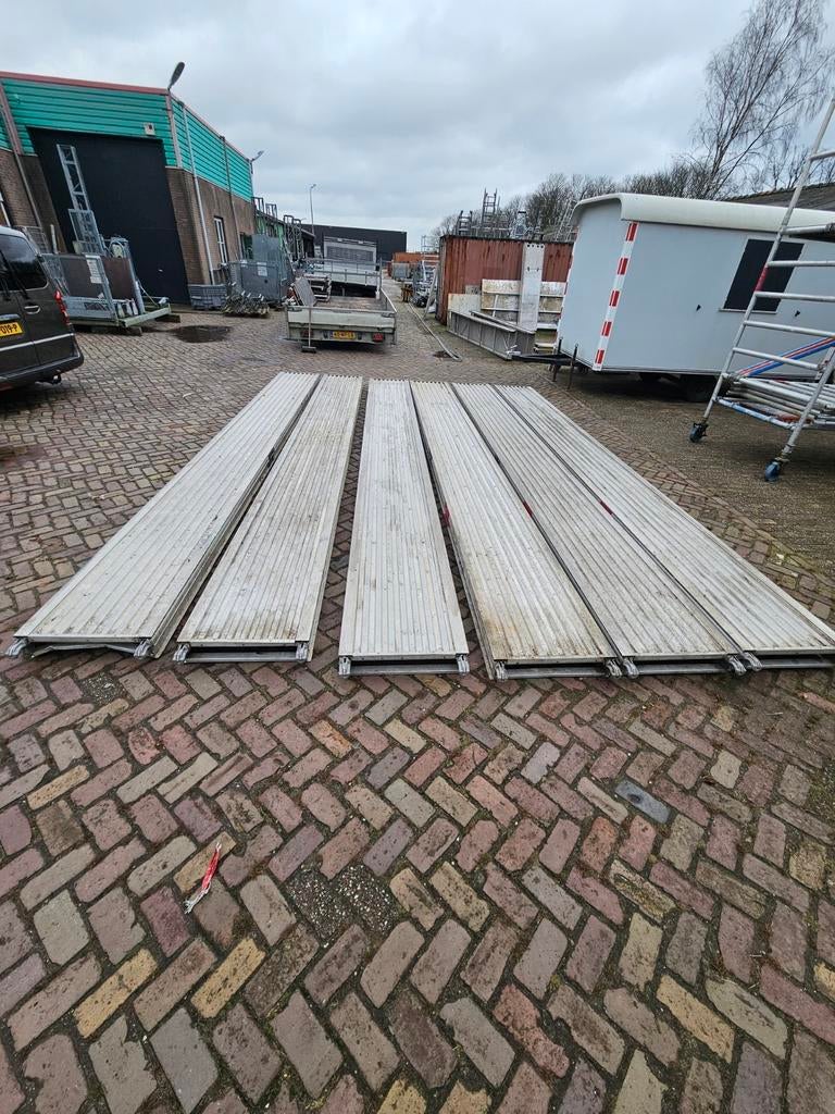 Loopplanken werkbruggen 6 meter lang ( nog 3 stuks), Ophalen, Gebruikt, ., Overige typen
