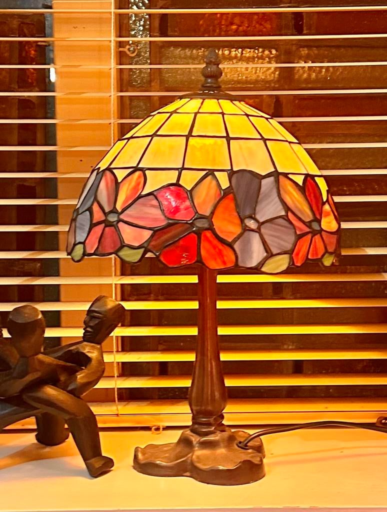 Antieke Tiffany Stijl Tafellamp met Bloemmotief, Verzenden, Gebruikt, Glas, Minder dan 100 cm