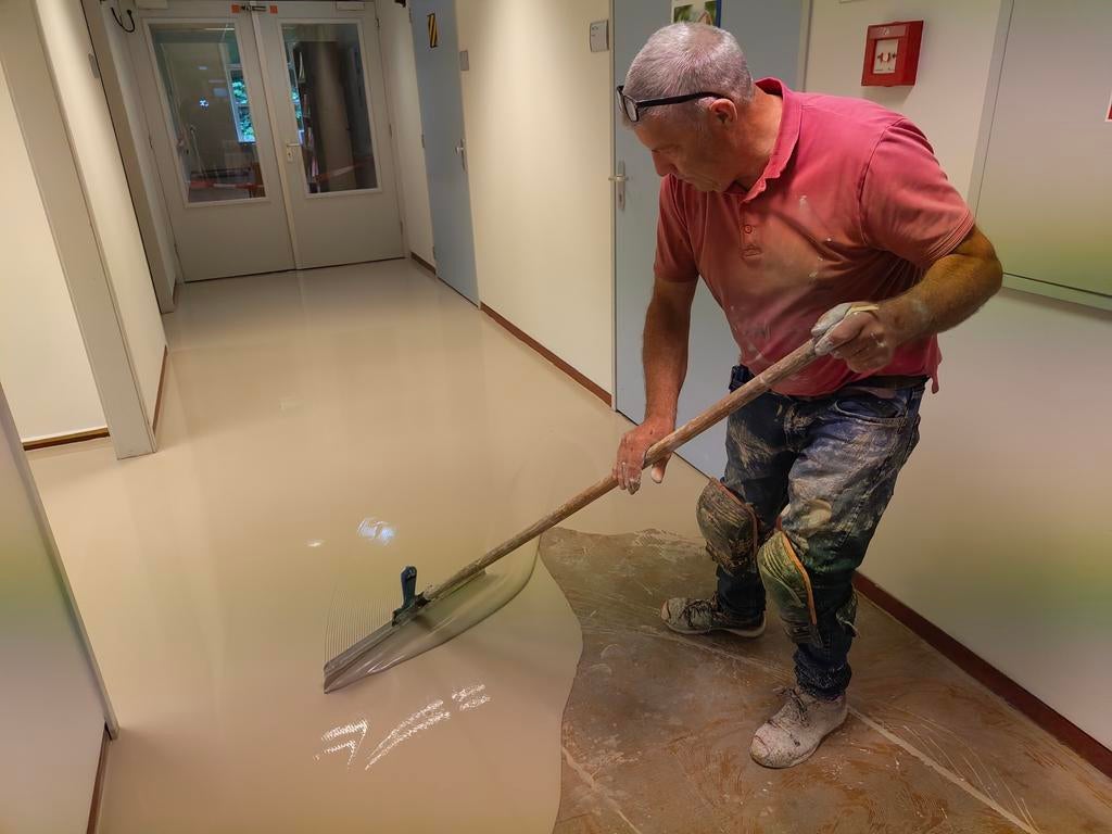 Egaliseren 10,00 per m2, Ophalen of Verzenden, Nieuw, 75 m² of meer, Tapijttegels