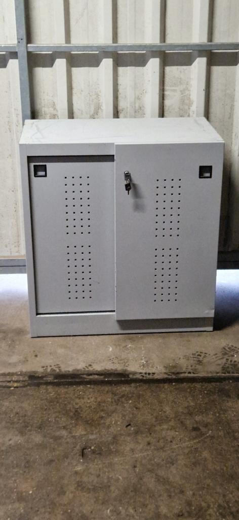 Stalen kast 85.5x43x80cm, Ophalen, Gebruikt