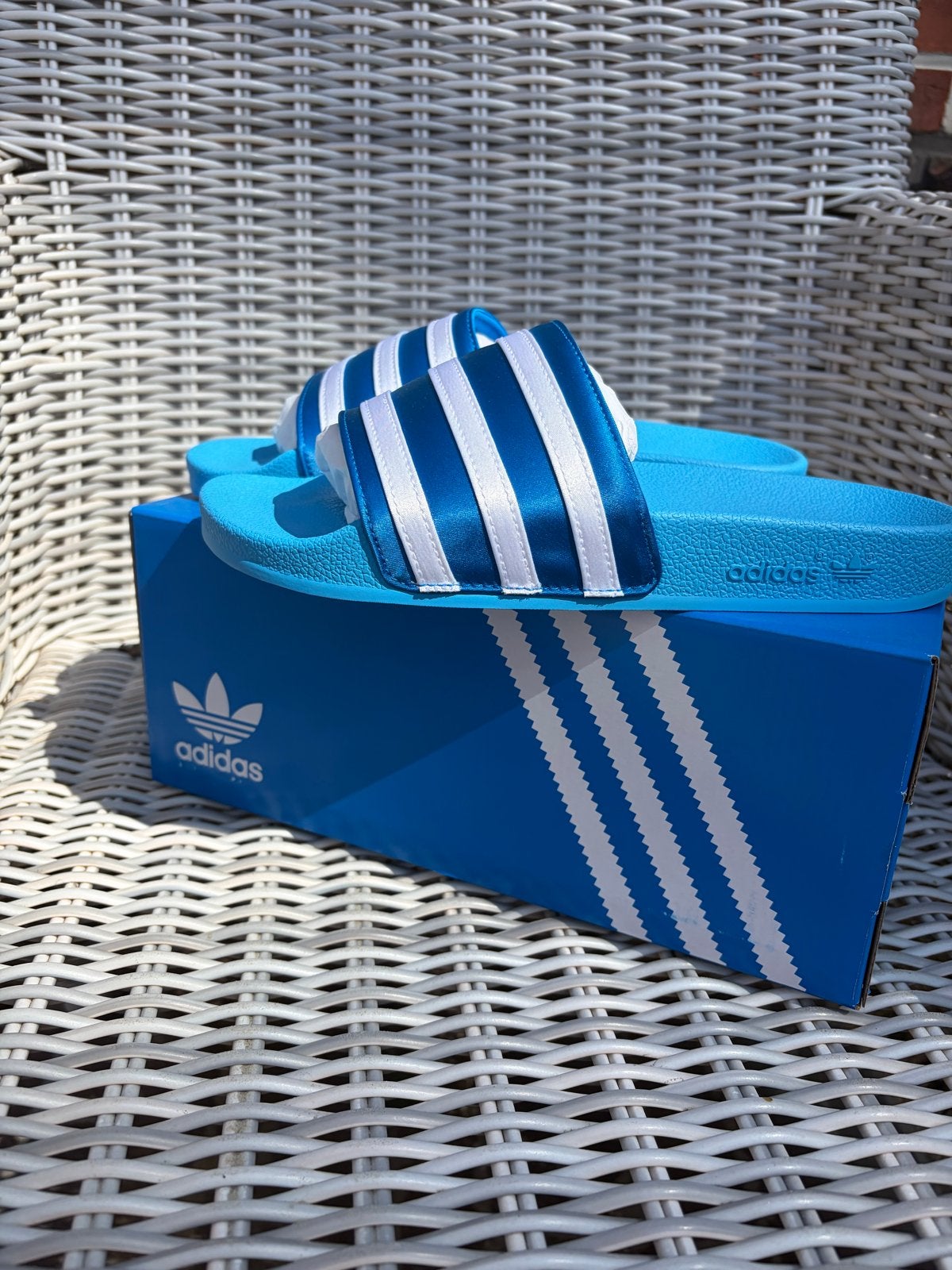 Adidas Adilette W Slippers - Nieuw in doos, Ophalen of Verzenden, Nieuw, Blauw, Slippers