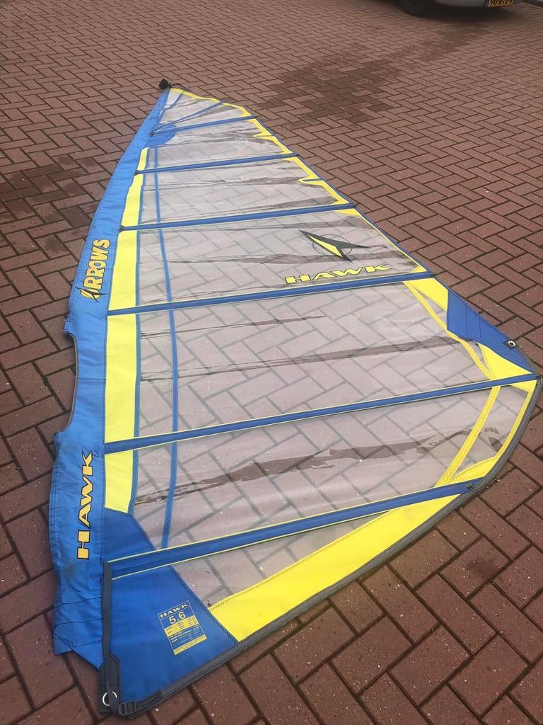Surfzeil Arrows Hawk 5.6 m2, Watersport en Boten, Windsurfen, Ophalen, Gebruikt, Zeil, Minder dan 5 m²