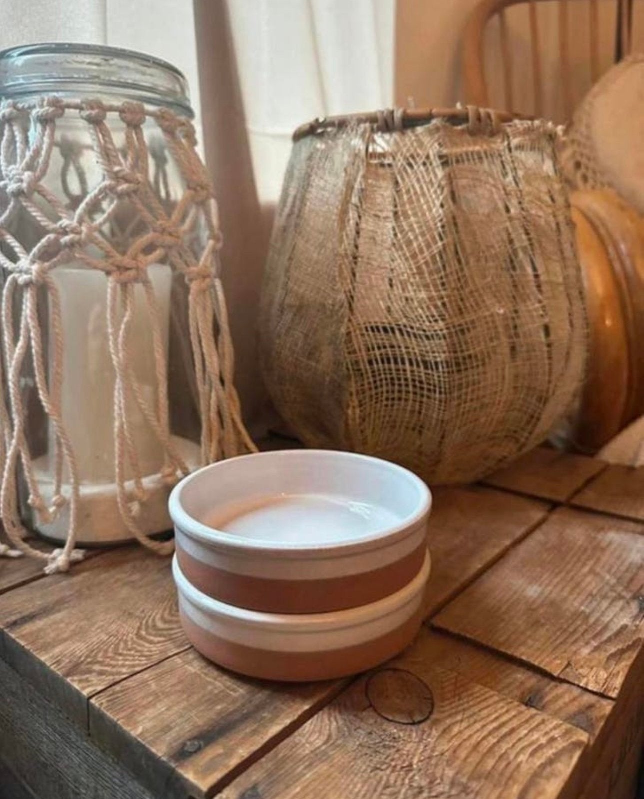 Twee tapas schaaltjes van terracotta en witte glazuur, Ophalen of Verzenden, Zo goed als nieuw