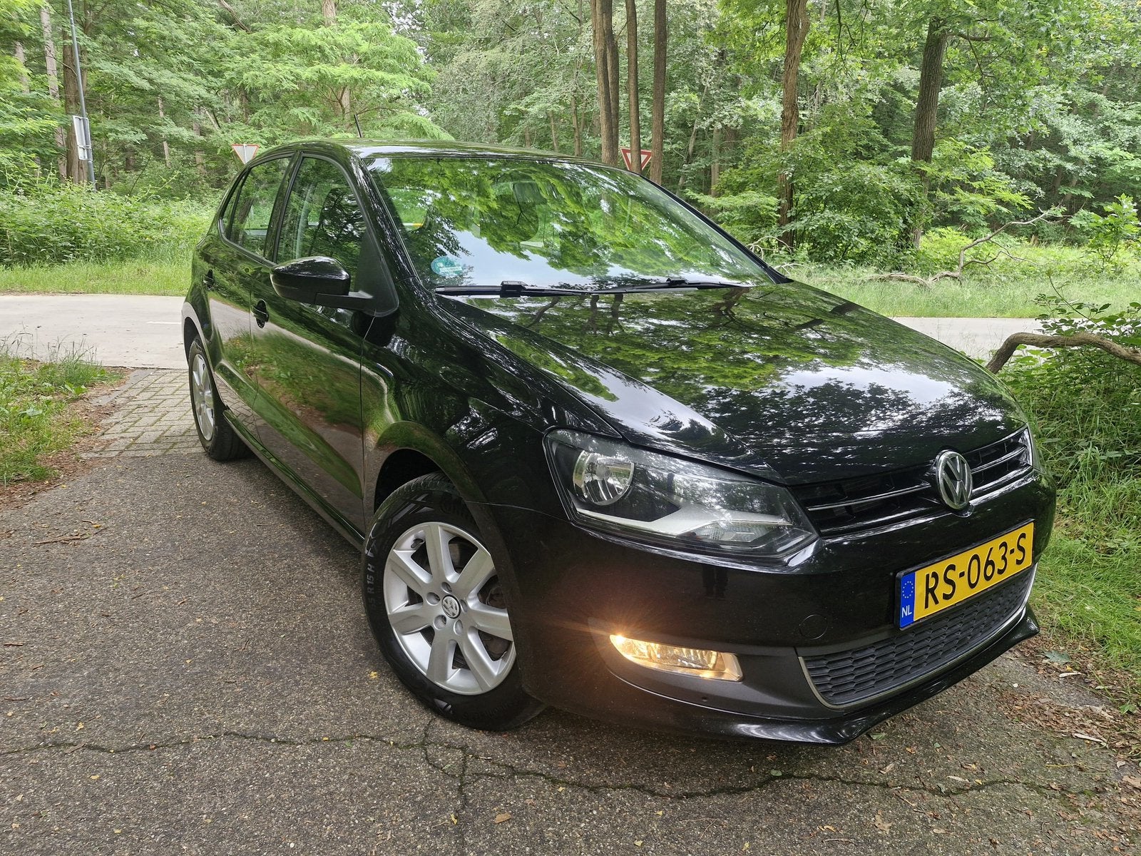 Volkswagen Polo 1.2 TSI 77KW 2012 Zwart highline, Auto's, Volkswagen, Voorwielaandrijving, Euro 5, Stof, 40 €/maand