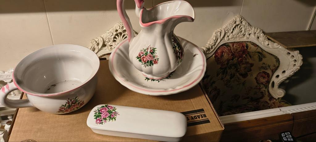 Antieke lampetstel met bloemmotief en zeepbakje, Antiek en Kunst, Ophalen of Verzenden