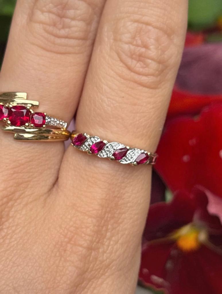 Vintage 9 karaat gouden ring met robijn en diamantjes, Met edelsteen, Ophalen of Verzenden, Zo goed als nieuw, 17 tot 18