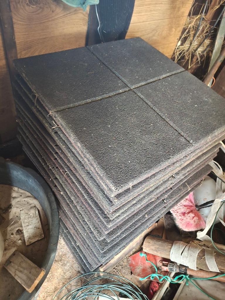 28 rubberen tegels 60x60 cm - VERKOCHT, Ophalen of Verzenden, Gebruikt
