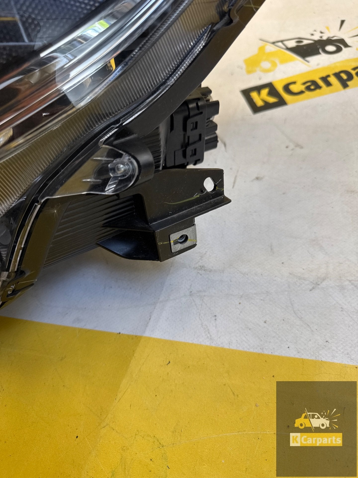 Mitsubishi Space Star II Lift linker koplamp 8301D445 lamp, Info@mitsubishi-motors.com, Gebruikt, Mitsubishi Motors Corporation