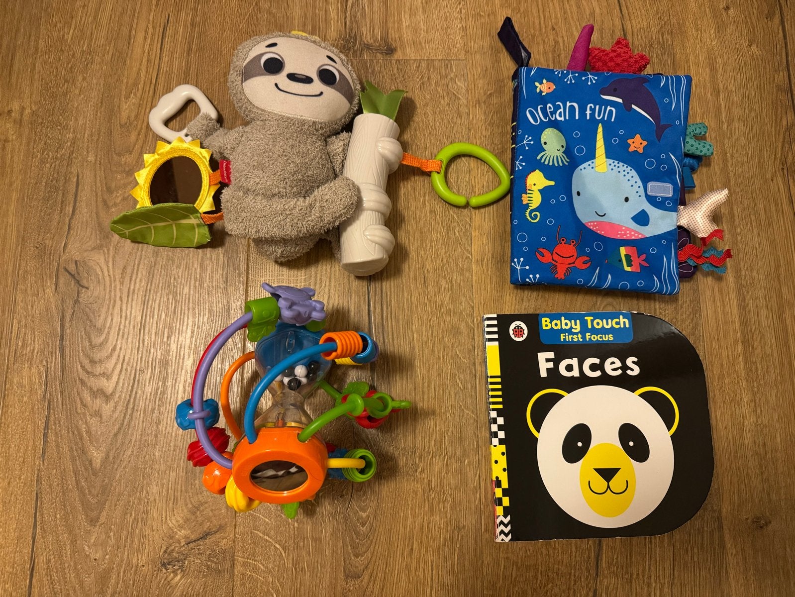 Baby speelgoed set: rammelaar, mobiel en stoffen boekjes, Kinderen en Baby's, Speelgoed | Babyspeelgoed, Ophalen of Verzenden