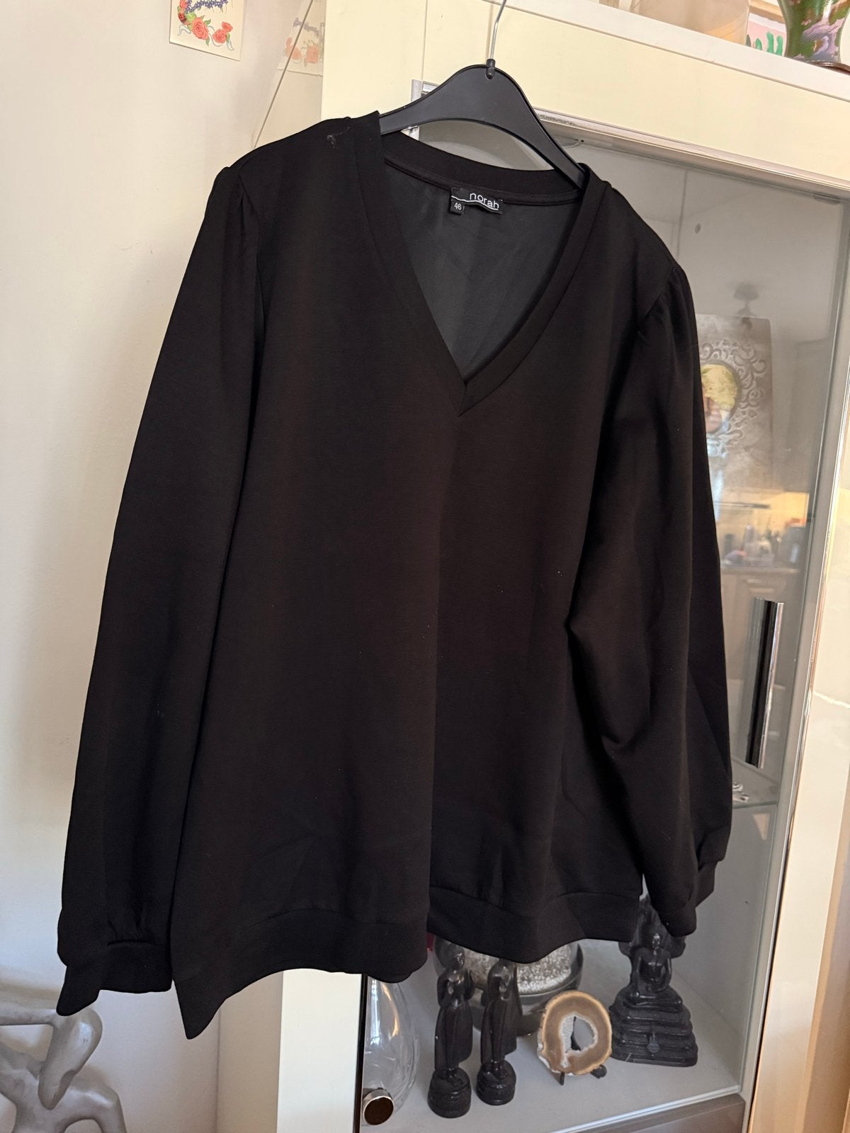 Norah Zwarte Trui Maat 46 met V-hals past tot maat 50, Ophalen of Verzenden, Zo goed als nieuw, Maat 46/48 (XL) of groter, Zwart