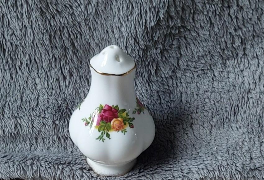ROYAL ALBERT ZOUT/PEPERVAATJE🙂, Antiek en Kunst, Antiek | Servies los, Ophalen of Verzenden