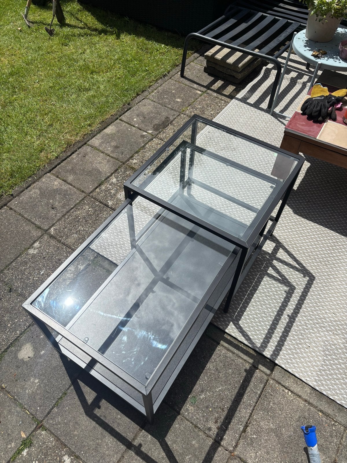 Set van 2 ikea bijzettafels met glazen blad, Huis en Inrichting, Tafels | Bijzettafels, Ophalen, Gebruikt, Vierkant